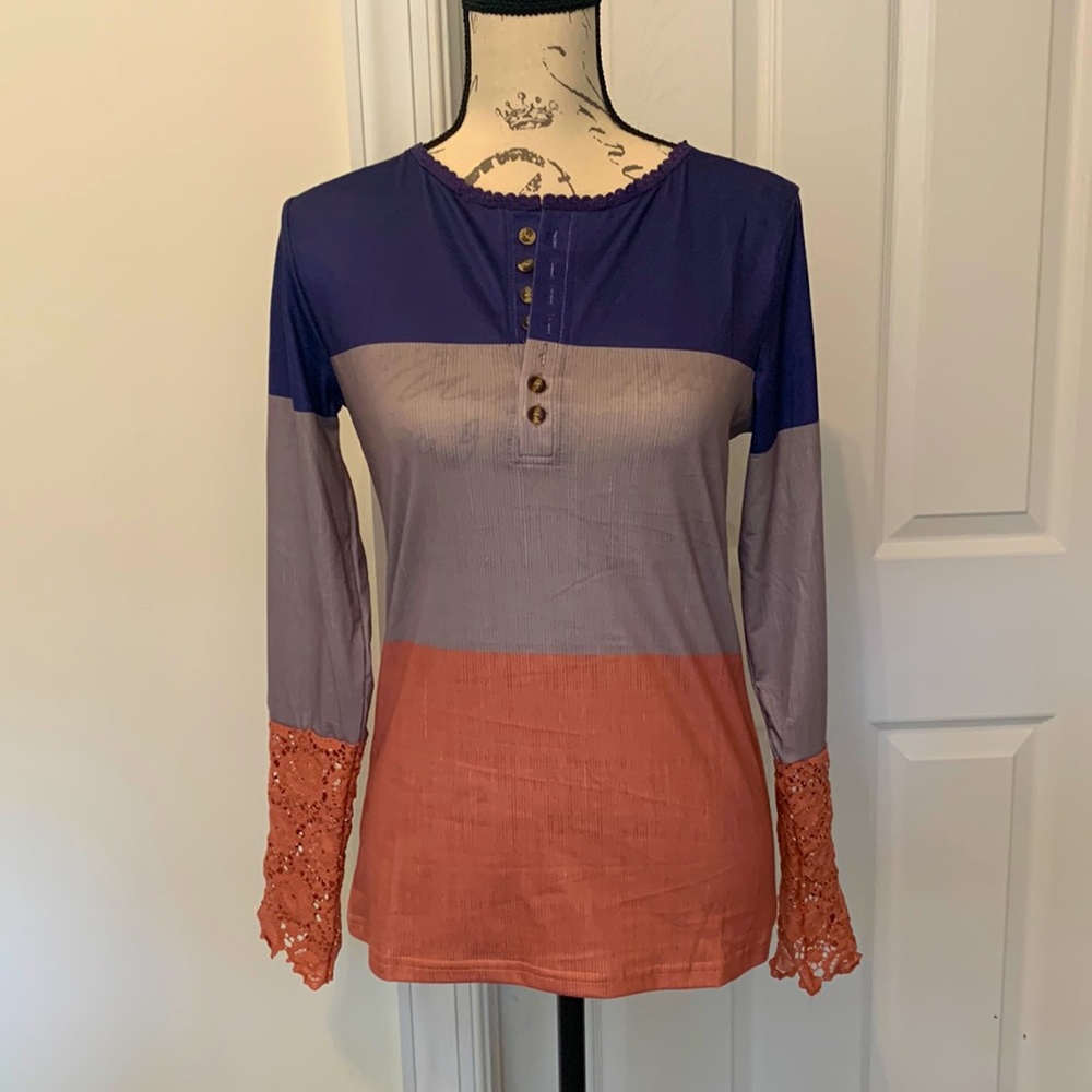 NWOT Ladies striped blouse, fitted Sz S